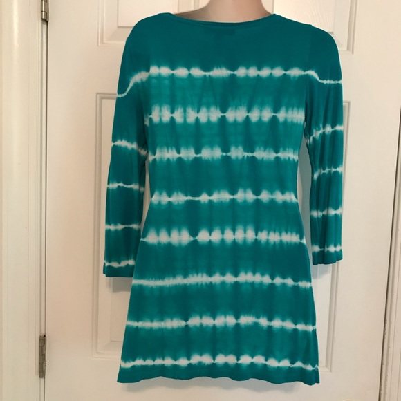 Turquoise and white tie dye sequined 3/4 sleeve tee - Picture 2 of 4